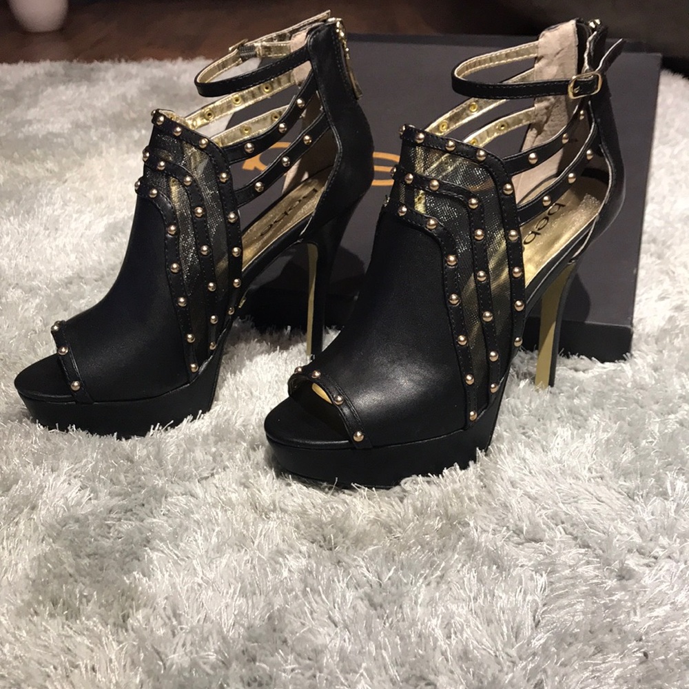 High heel shoes
